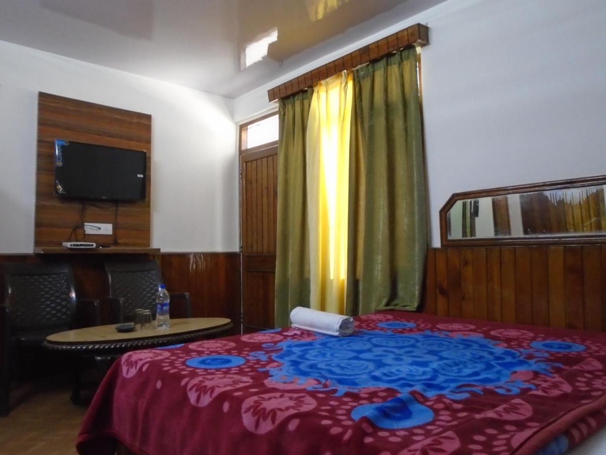 Hotel Magnolia Mallroad Manali Екстер'єр фото