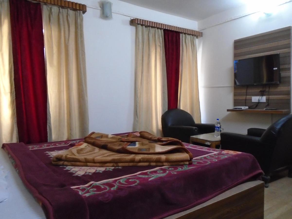 Hotel Magnolia Mallroad Manali Екстер'єр фото
