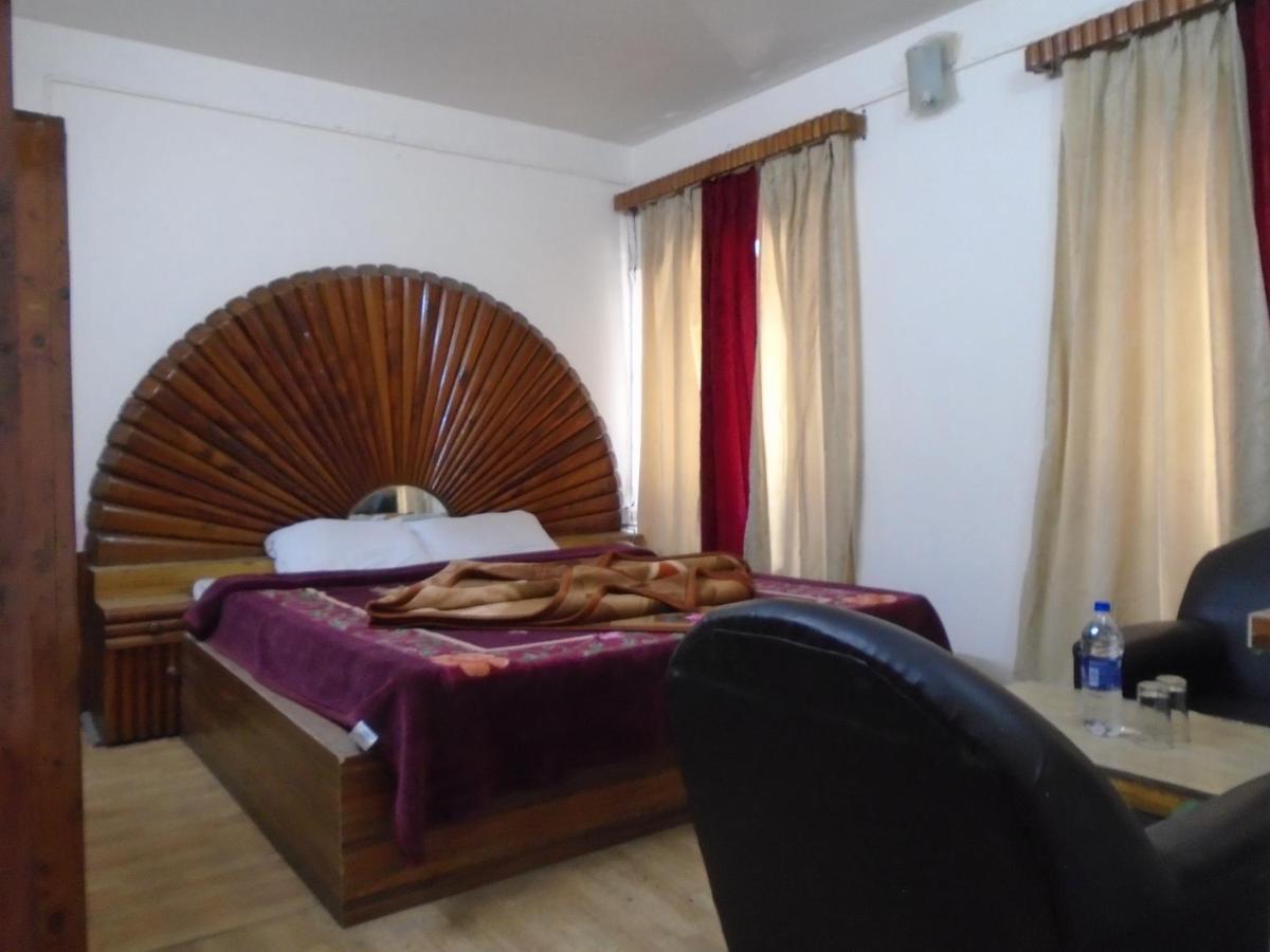 Hotel Magnolia Mallroad Manali Екстер'єр фото