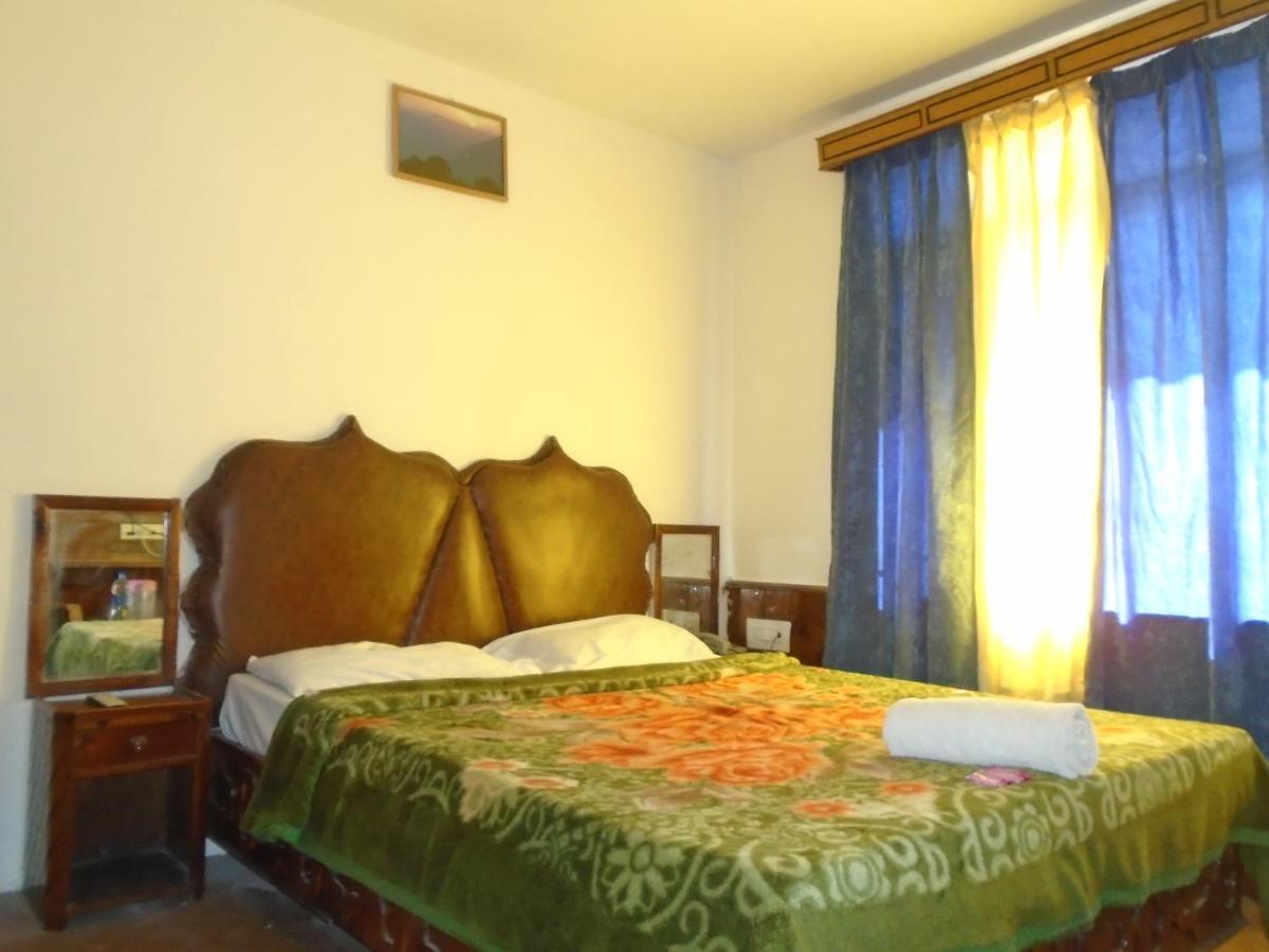 Hotel Magnolia Mallroad Manali Екстер'єр фото