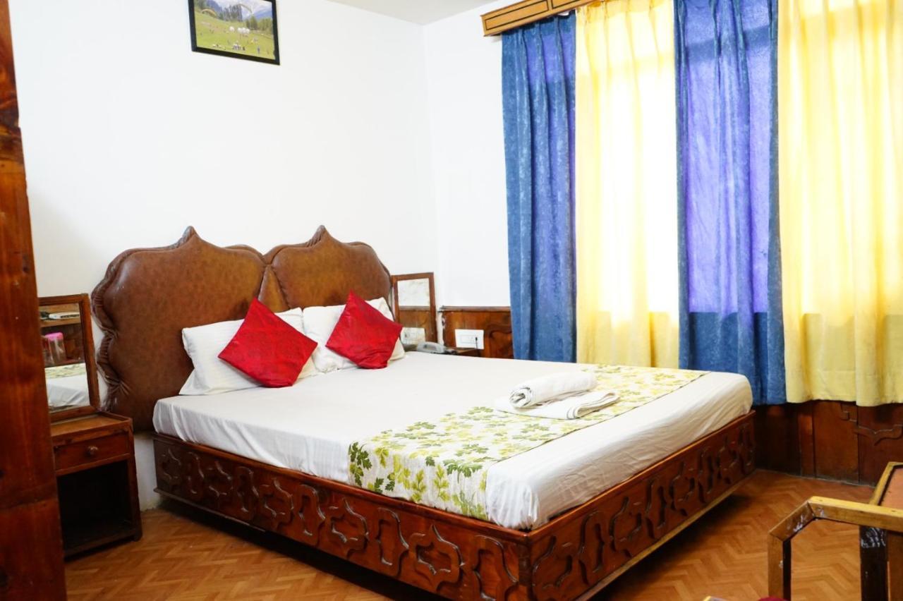 Hotel Magnolia Mallroad Manali Екстер'єр фото