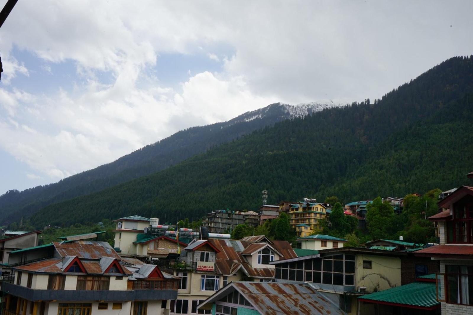 Hotel Magnolia Mallroad Manali Екстер'єр фото